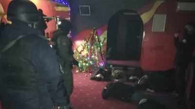 У Житомирі поліцейські викрили діяльність грального закладу, який відновив свою підпільну діяльність У Житомирі поліцейські викрили діяльність грального закладу, який відновив свою підпільну діяльність