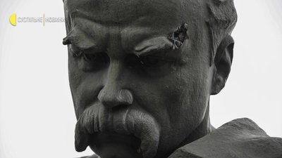 Російські військові обстріляли пам'ятник Шевченку в Бородянці Російські військові обстріляли пам'ятник Шевченку в Бородянці