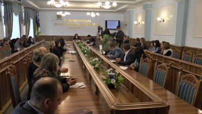 На Прикарпатті планують збільшити фінансування галузі освіти, а медицини - зменшити
