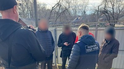 Житель Ромнів обіцяв забронювати чоловіків і ошукав їх