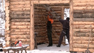 Надбрамна вежа для огляду й від вандалів: на Рівненській "Оствиці" зводять новий об'єкт Надбрамна вежа для огляду й від вандалів: на Рівненській "Оствиці" зводять новий об'єкт