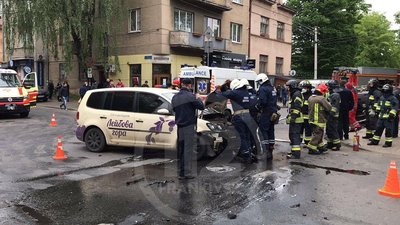 ДТП у Франківську: швидка перекинулася. Є травмовані ДТП у Франківську: швидка перекинулася. Є травмовані