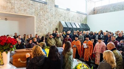 У Тернополі попрощалися з бійцем Віктором Яцуником У Тернополі попрощалися з бійцем Віктором Яцуником