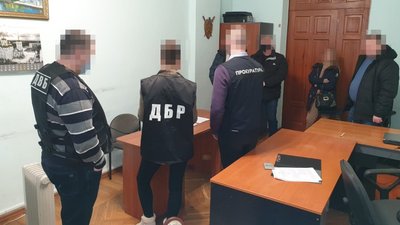 Побиття в полі на Харківщині: трьом поліцейським оголосили підозри