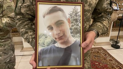 У Полтаві прощаються із Владиславом Зозулею, який поліг під час виконання бойового завдання У Полтаві прощаються із Владиславом Зозулею, який поліг під час виконання бойового завдання