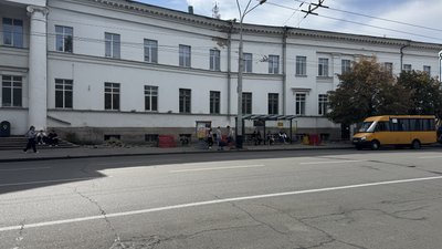 Безбар’єрність біля будинку зв’язку за 6 млн Безбар’єрність біля будинку зв’язку за 6 млн