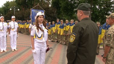 Черкаським школярам вручили відзнаки "Відмінник Захисту України" Черкаським школярам вручили відзнаки "Відмінник Захисту України"