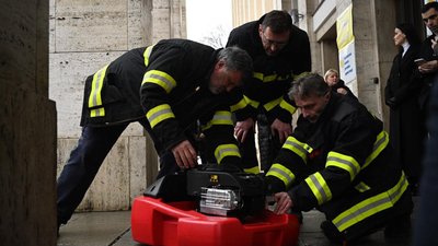 З Чехії на Закарпаття передали 55 генераторів та 10 водонасосів для військових З Чехії на Закарпаття передали 55 генераторів та 10 водонасосів для військових