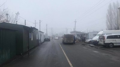 Пункт пропуску у населеному пункті мілове грудень 2021 року