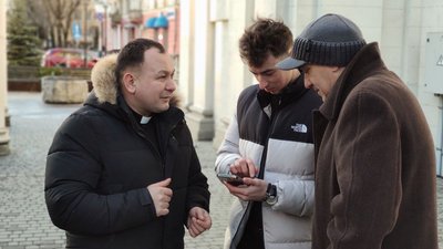 "Там во Бахмуті": колядка тернополянина набрала понад мільйон переглядів "Там во Бахмуті": колядка тернополянина набрала понад мільйон переглядів