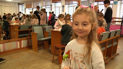 У Житомирі запрацювала різдвяна майстерня для дітей У Житомирі запрацювала різдвяна майстерня для дітей