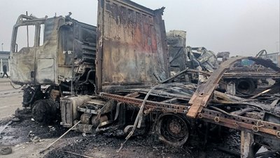 «Якби був на місці ще встигнув би спасти»: водії вантажівок на Волині рахують збитки після атаки РФ «Якби був на місці ще встигнув би спасти»: водії вантажівок на Волині рахують збитки після атаки РФ
