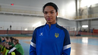 Карина Леонова.