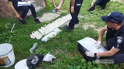 17 кілограмів вибухівки вилучили у чоловіка на Сумщині 17 кілограмів вибухівки вилучили у чоловіка на Сумщині