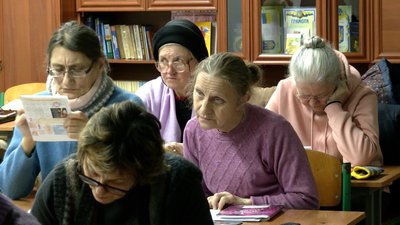 Двічі на тиждень, навіть без світла: як переселенці Рівному вчать українську мову і чи є прогрес Двічі на тиждень, навіть без світла: як переселенці Рівному вчать українську мову і чи є прогрес