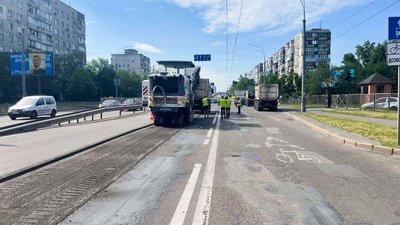 У Києві влаштують захисне покриття, яке продовжить термін експлуатації дороги на 5-7 років У Києві влаштують захисне покриття, яке продовжить термін експлуатації дороги на 5-7 років