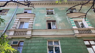 У Миколаєві півторарічний хлопчик випав з вікна четвертого поверху. В якому стані дитина У Миколаєві півторарічний хлопчик випав з вікна четвертого поверху. В якому стані дитина