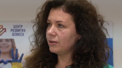 Приходимо поговорити про своє болюче: у Черкасах переселенцям проводять арттерапію Приходимо поговорити про своє болюче: у Черкасах переселенцям проводять арттерапію