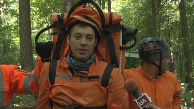 У Кременці пожежники тренувалися рятувати людей у горах У Кременці пожежники тренувалися рятувати людей у горах