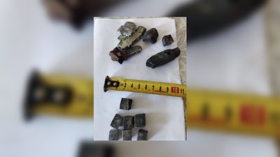 Уражальні елементи ракети, яка влучила по драмтеатру у Чернігові Уражальні елементи ракети, яка влучила по драмтеатру у Чернігові