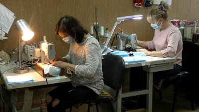 Захисні маски від херсонської гімназії: медикам, військовим та дітям-сиротам