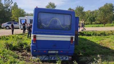 На Львівщині автобус з пасажирами з’їхав у кювет: семеро травмованих На Львівщині автобус з пасажирами з’їхав у кювет: семеро травмованих