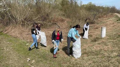 Працівники Дністровського БУВРу поприбирали сміття поблизу водойм і дамб Івано-Франківщини