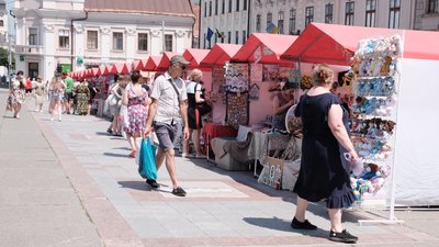 Повітряні кулі, вистава вікінгів та мотозмагання. У Чернівцях оприлюднили програму до Дня міста