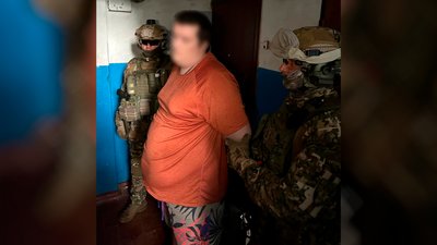 Один із членів міжрегіональної злочинної групи під час його затримання Один із членів міжрегіональної злочинної групи під час його затримання
