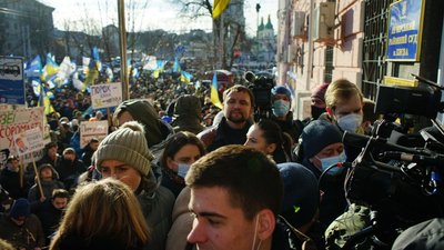 Без арешту та мільярда гривень: суд обрав запобіжний захід Порошенку Без арешту та мільярда гривень: суд обрав запобіжний захід Порошенку