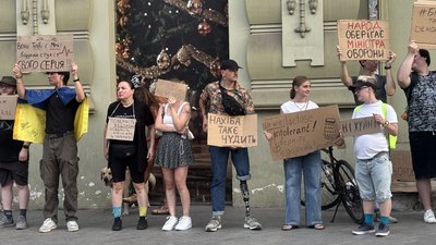 Вечірня акція проти звільнення міністра оборони Михайла Федорова в Одесі