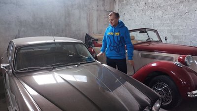 "Уже є перші покупці": тернопільський бізнесмен про продаж своєї колекції ретроавтомобілів "Уже є перші покупці": тернопільський бізнесмен про продаж своєї колекції ретроавтомобілів