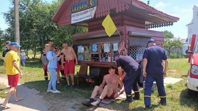 Безпека на воді та порятунок потопельника: у Луцьку рятувальники провели навчання для відпочивальників