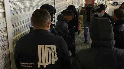 "П'ять тисяч доларів за розшук авто". В Харкові судитимуть співробітника СБУ "П'ять тисяч доларів за розшук авто". В Харкові судитимуть співробітника СБУ