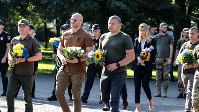 "Нація, яка забуває героїв, не має самоповаги". У Кривому Розі та Дніпрі вшанували пам'ять загиблих бійців "Нація, яка забуває героїв, не має самоповаги". У Кривому Розі та Дніпрі вшанували пам'ять загиблих бійців