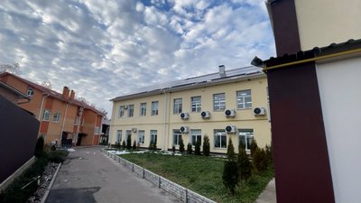 Сонячна електростанція, генератор та котел: як швейна фабрика у Прилуках підготувалась до відключення світла