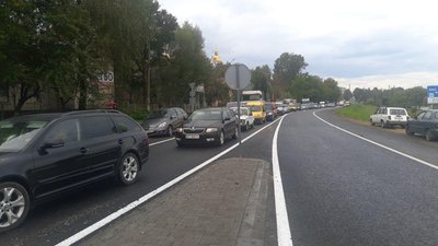 Понад пів сотні прикарпатців заблокували дорогу національного значення Понад пів сотні прикарпатців заблокували дорогу національного значення