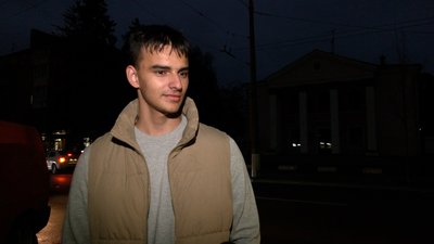 Світловідбиваюча наліпка або увімкнений смартфон: як пересуваються водії і пішоходи у темний час доби у Чернігові Світловідбиваюча наліпка або увімкнений смартфон: як пересуваються водії і пішоходи у темний час доби у Чернігові