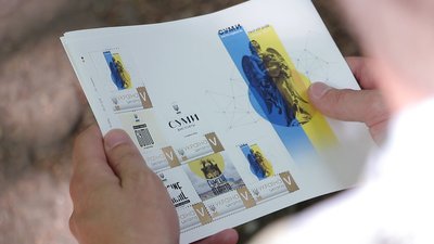 Сумський дизайнер створює патріотичну продукцію Сумський дизайнер створює патріотичну продукцію