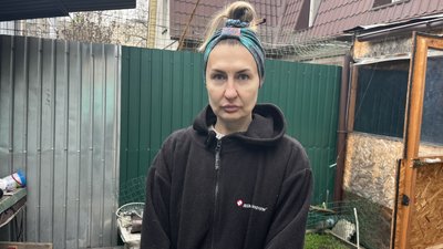 "Своїми силами робимо все". Як миколаївці відновлюють своє житло після атаки дронами "Своїми силами робимо все". Як миколаївці відновлюють своє житло після атаки дронами