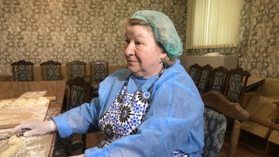 У Житомирі працівниці лабцентру щотижня готують по шість тонн їжі для ЗСУ У Житомирі працівниці лабцентру щотижня готують по шість тонн їжі для ЗСУ