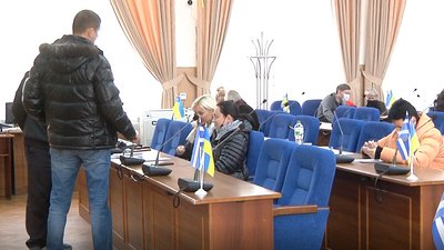 Завершили з восьмої спроби: у Херсоні депутати міської ради місяць проводили сесію
