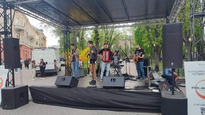 У Франківську стартував п'ятий сезон благодійних концертів "На шапку". Зібрали майже 30 тис. грн У Франківську стартував п'ятий сезон благодійних концертів "На шапку". Зібрали майже 30 тис. грн