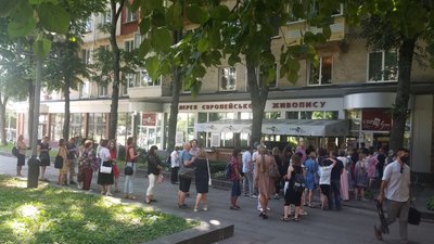На виставку Івана Марчука у Рівному – черга
