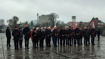 Покладання квітів з нагоди відзначення 78-ї річниці визволення Черкас від нацистських окупантів Покладання квітів з нагоди відзначення 78-ї річниці визволення Черкас від нацистських окупантів