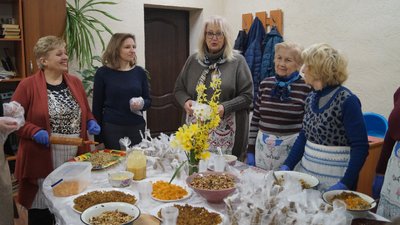 "Зробив щось корисне – і на душі легше". Як на Львівщині готують "енергетичні батончики" для українських військових "Зробив щось корисне – і на душі легше". Як на Львівщині готують "енергетичні батончики" для українських військових
