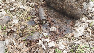 Мінометні міни, снаряд та осколки від ракет — за добу на Сумщині піротехніки виявили 5 вибухонебезпечних предметів Мінометні міни, снаряд та осколки від ракет — за добу на Сумщині піротехніки виявили 5 вибухонебезпечних предметів