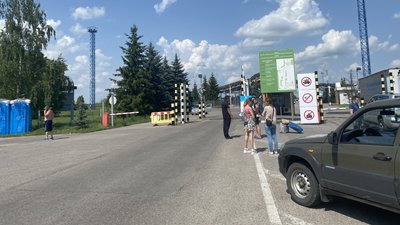 COVID-тестування на кордоні з РФ: подорожні на Харківщині скаржаться на черги