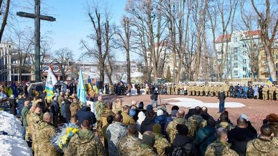 В Івано-Франківську вшанували героїв, полеглих на Майдані та у битві за Дебальцеве