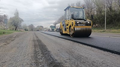 Ремонт доріг на Волині: де тривають роботи та скільки грошей на це виділили Ремонт доріг на Волині: де тривають роботи та скільки грошей на це виділили